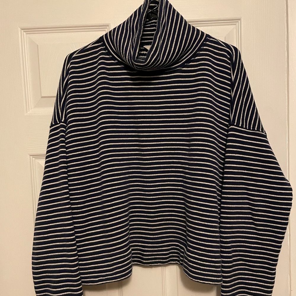 High quality, comfortable sweatshirt from Vineyard Vines.